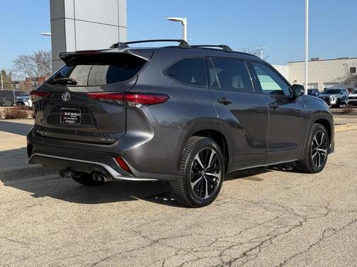 Magnetic Gray Metallic 2021 Toyota Highlander XSE