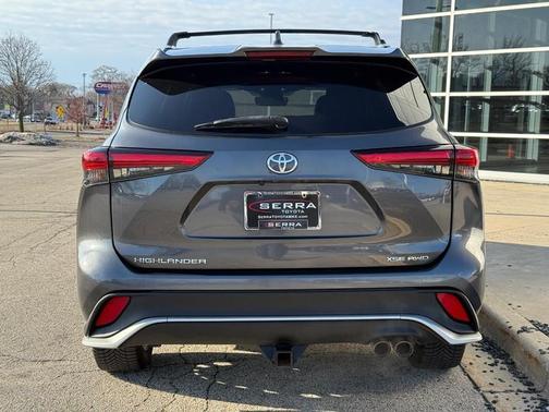 Magnetic Gray Metallic 2021 Toyota Highlander XSE