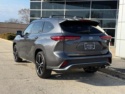 Magnetic Gray Metallic 2021 Toyota Highlander XSE