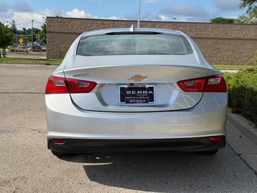 Silver Ice Metallic 2017 Chevrolet Malibu 1LT