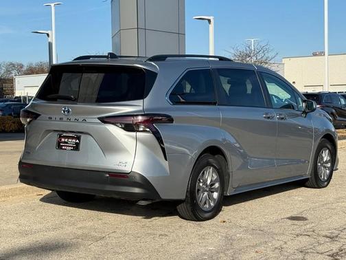 2024 Toyota Sienna XLE
