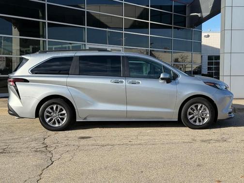 2024 Toyota Sienna XLE