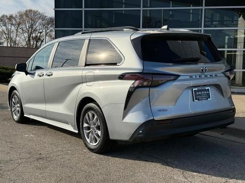 2024 Toyota Sienna XLE