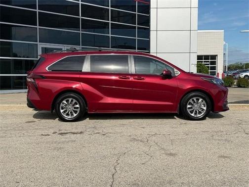 2024 Toyota Sienna LE