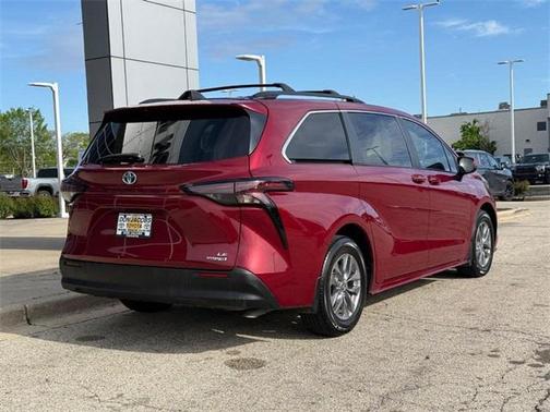 2024 Toyota Sienna LE