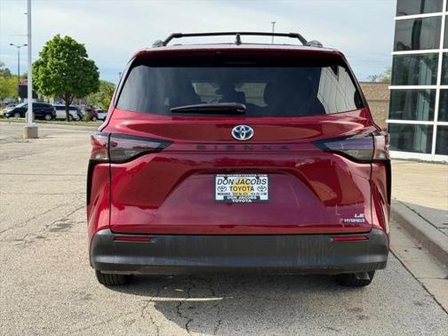 2024 Toyota Sienna LE