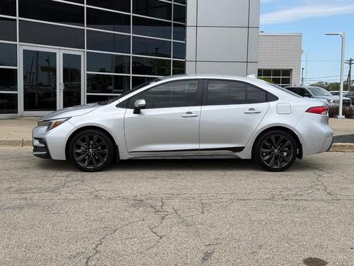 Classic Silver Metallic 2025 Toyota Corolla SE