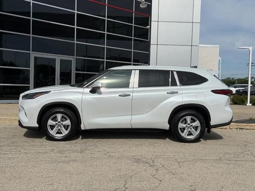 Wind Chill Pearl 2022 Toyota Highlander LE