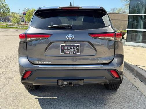 Magnetic Gray Metallic 2022 Toyota Highlander XLE