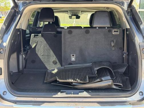 Magnetic Gray Metallic 2022 Toyota Highlander XLE