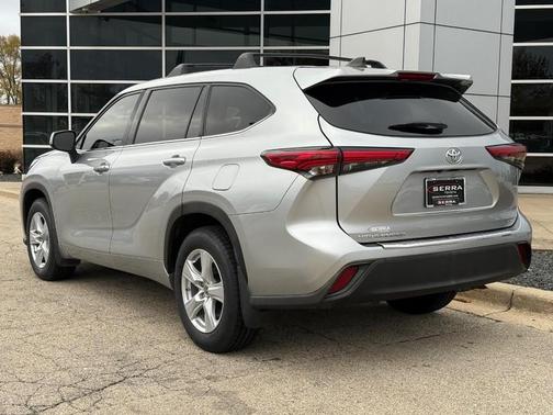 2022 Toyota Highlander LE