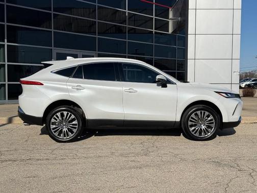 Wind Chill Pearl 2024 Toyota Venza XLE