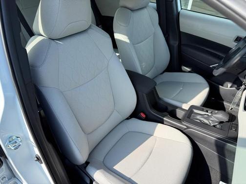 Wind Chill Pearl 2026 Toyota Corolla Cross L