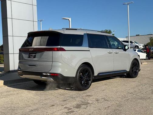 2024 Kia Carnival SX
