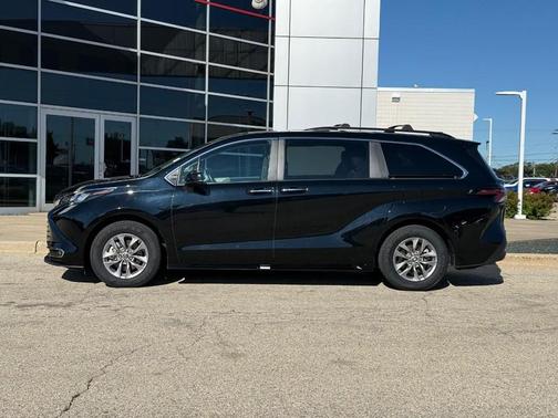 2024 Toyota Sienna XLE 7 Passenger