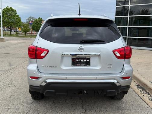 Brilliant Silver Metallic 2017 Nissan Pathfinder SV