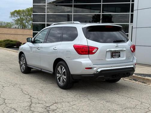Brilliant Silver Metallic 2017 Nissan Pathfinder SV