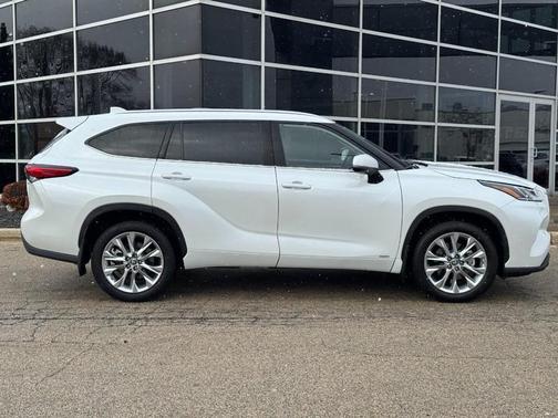2022 Toyota Highlander Hybrid Limited