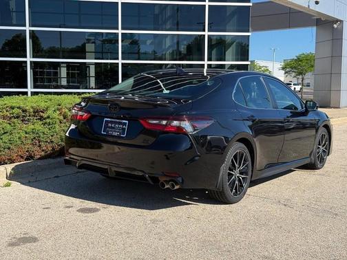 Midnight Black Metallic 2022 Toyota Camry SE