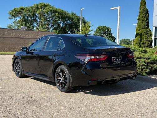 Midnight Black Metallic 2022 Toyota Camry SE