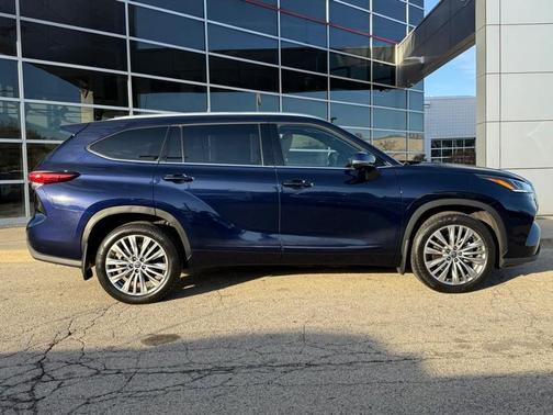2023 Toyota Highlander Platinum