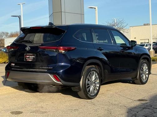 2023 Toyota Highlander Platinum