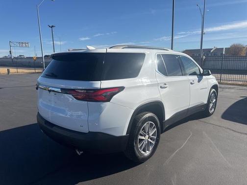 2022 Chevrolet Traverse LT Cloth