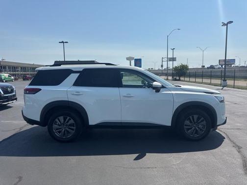 2022 Nissan Pathfinder SV 4WD