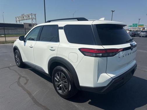 2022 Nissan Pathfinder SV 4WD