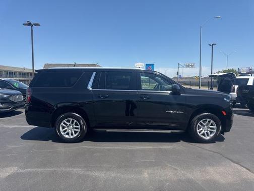 2023 Chevrolet Suburban LT