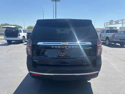 2023 Chevrolet Suburban LT