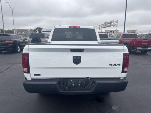 2024 RAM 1500 Classic Warlock Crew Cab 4x4 5'7' Box