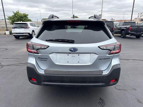 Ice Silver Metallic 2025 Subaru Outback Onyx Edition