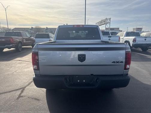 2024 RAM 1500 Classic Warlock Crew Cab 4x4 5'7' Box