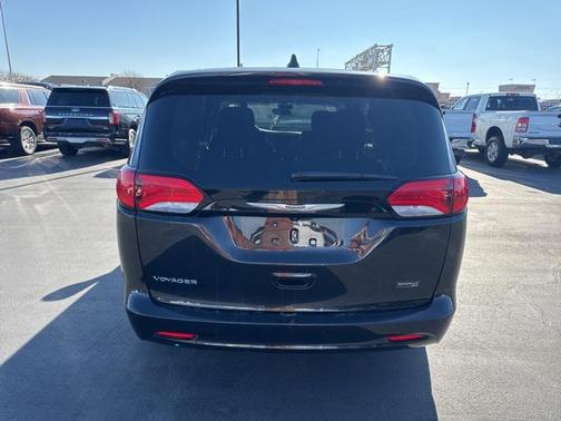 2023 Chrysler Voyager LX