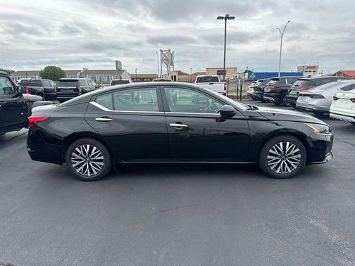 Super Black 2025 Nissan Altima 2.5 SV
