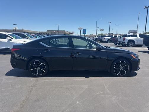2023 Nissan Altima SR FWD