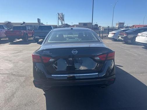 2023 Nissan Altima SR FWD