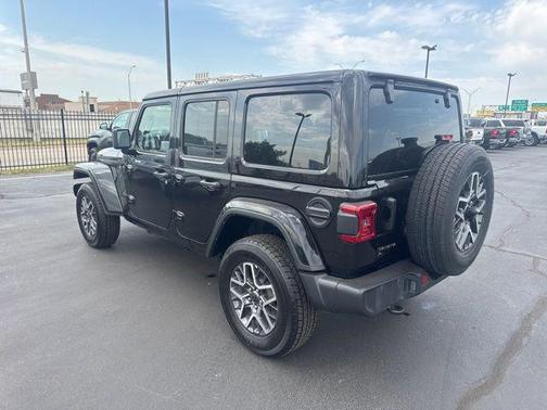 Black Clearcoat 2025 Jeep Wrangler 4-Door Sahara 4x4