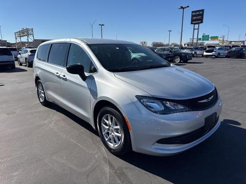 2024 Chrysler Voyager LX