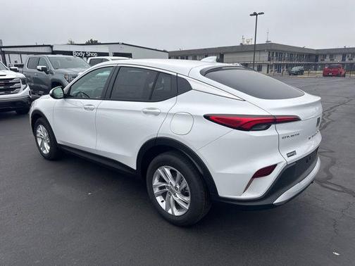 Summit White 2026 Buick Envista Preferred FWD