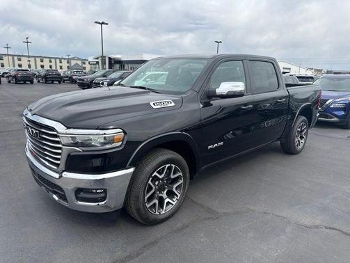 Diamond Black Crystal Pearlcoat 2025 RAM 1500 Laramie