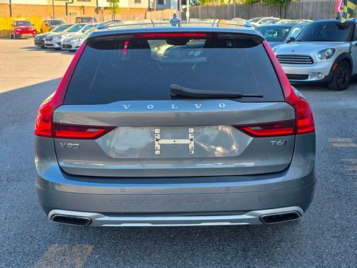 Osmium Grey Metallic 2018 Volvo V90 Cross Country T6