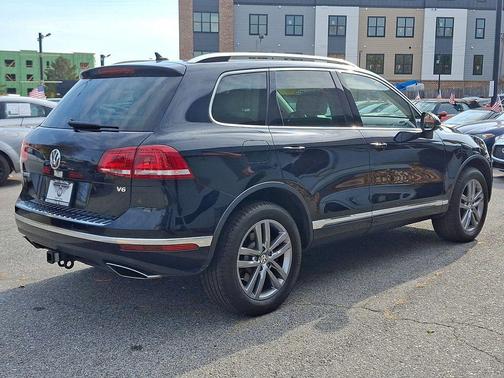 2016 Volkswagen Touareg VR6 Lux
