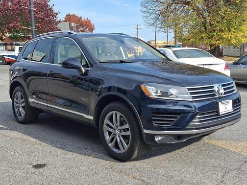 2016 Volkswagen Touareg VR6 Lux