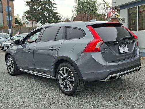 2017 Volvo V60 Cross Country T5