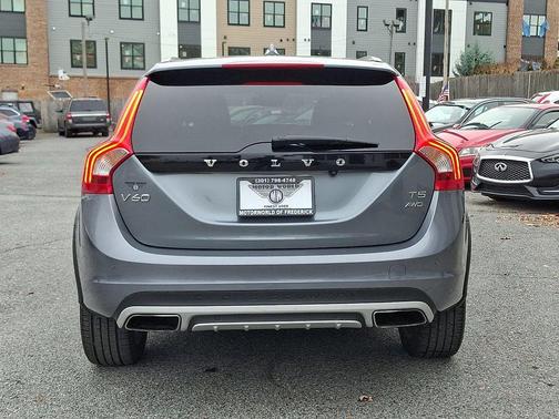 2017 Volvo V60 Cross Country T5