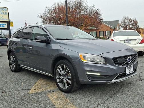 2017 Volvo V60 Cross Country T5
