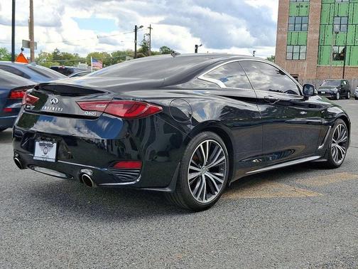 2017 INFINITI Q60 2.0T