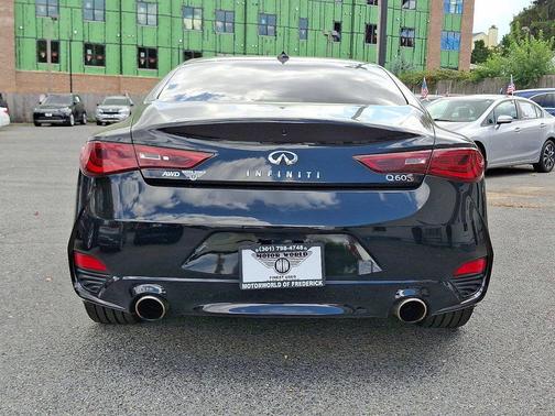 2017 INFINITI Q60 2.0T